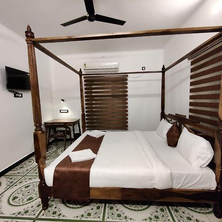 Courtyard Castle Heritage Resort Ποντισερί Εξωτερικό φωτογραφία