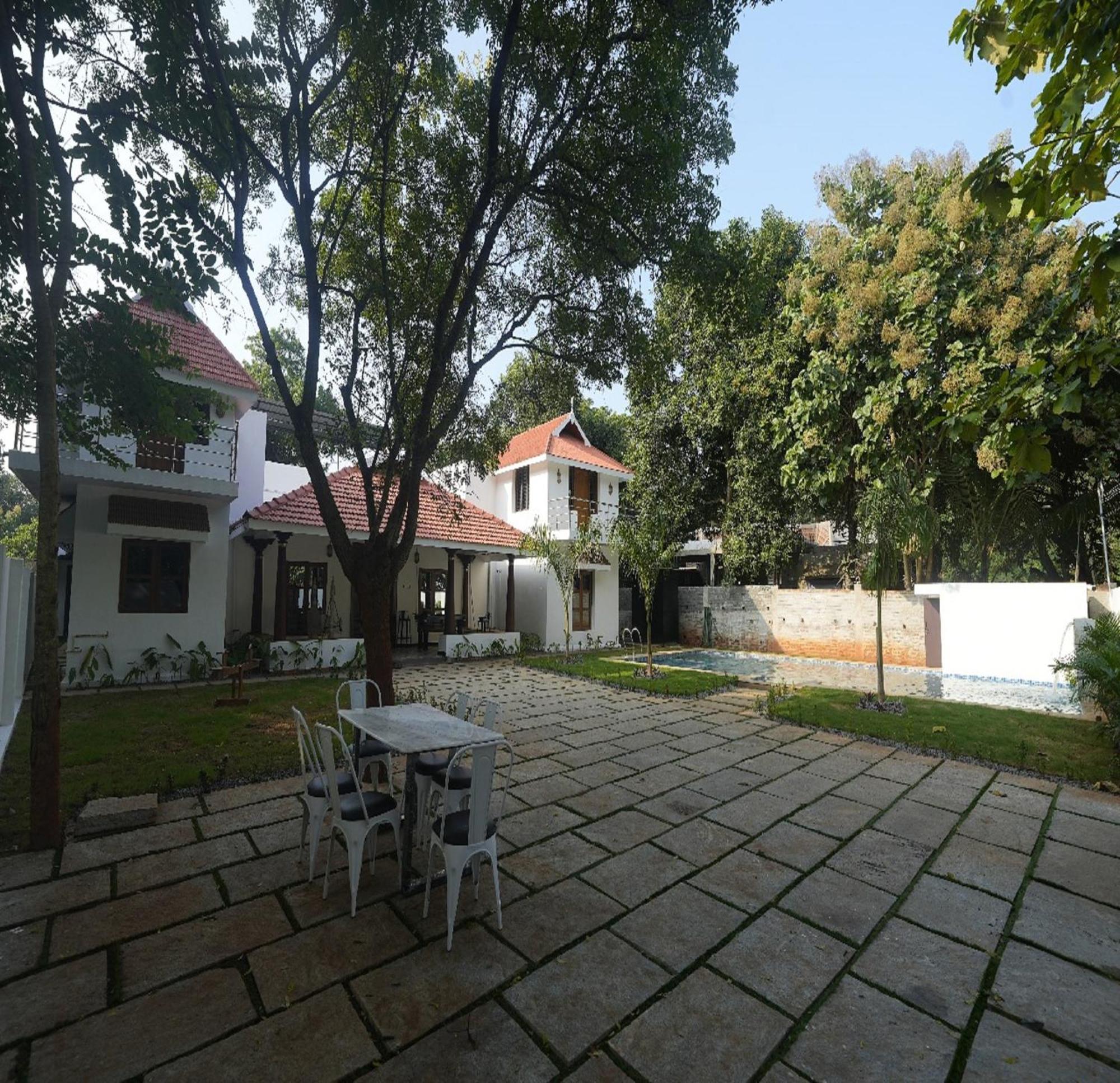 Courtyard Castle Heritage Resort Ποντισερί Εξωτερικό φωτογραφία