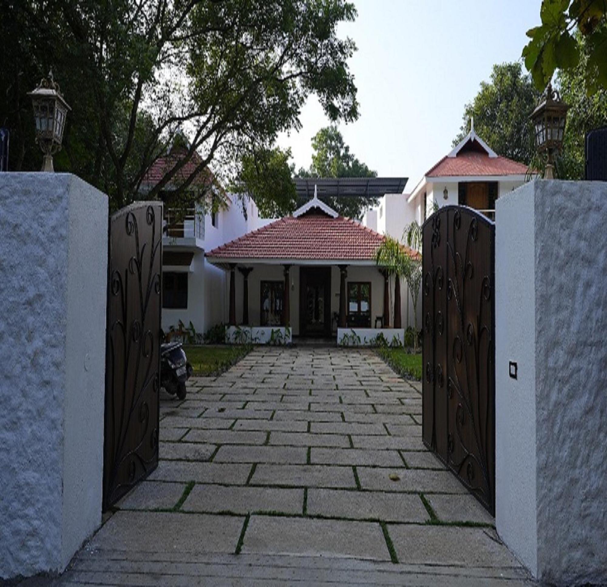 Courtyard Castle Heritage Resort Ποντισερί Εξωτερικό φωτογραφία
