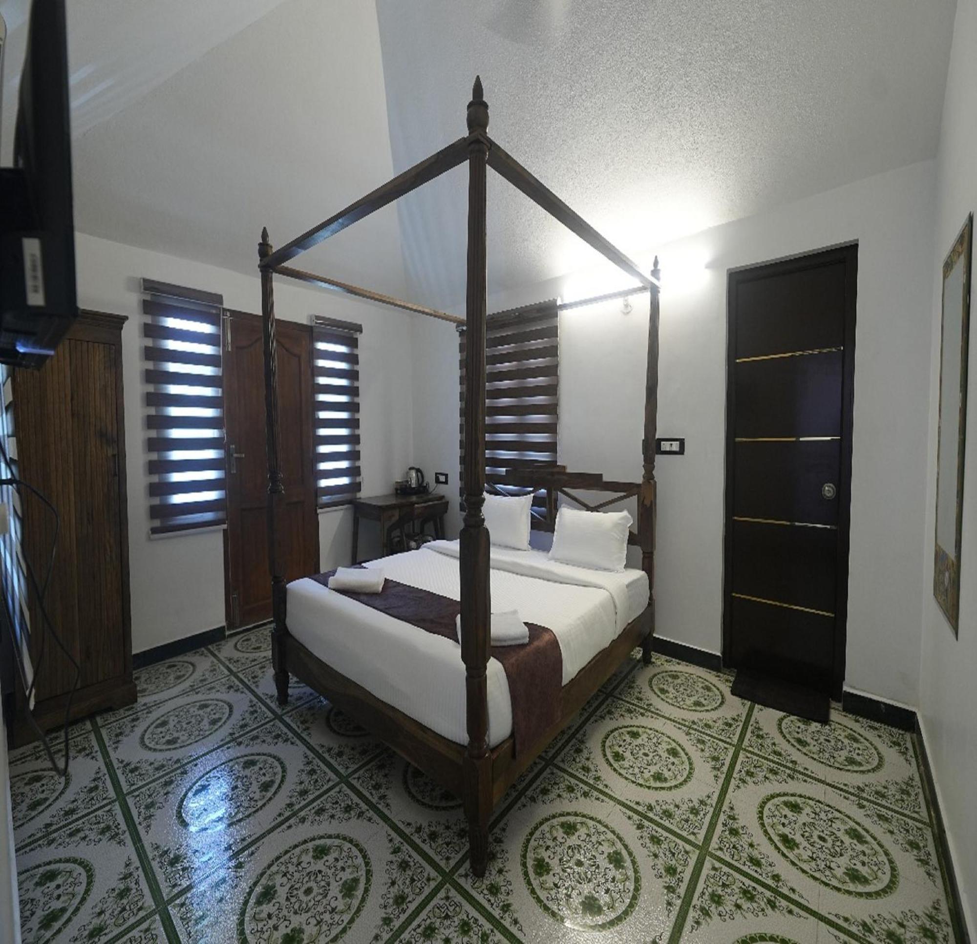 Courtyard Castle Heritage Resort Ποντισερί Εξωτερικό φωτογραφία