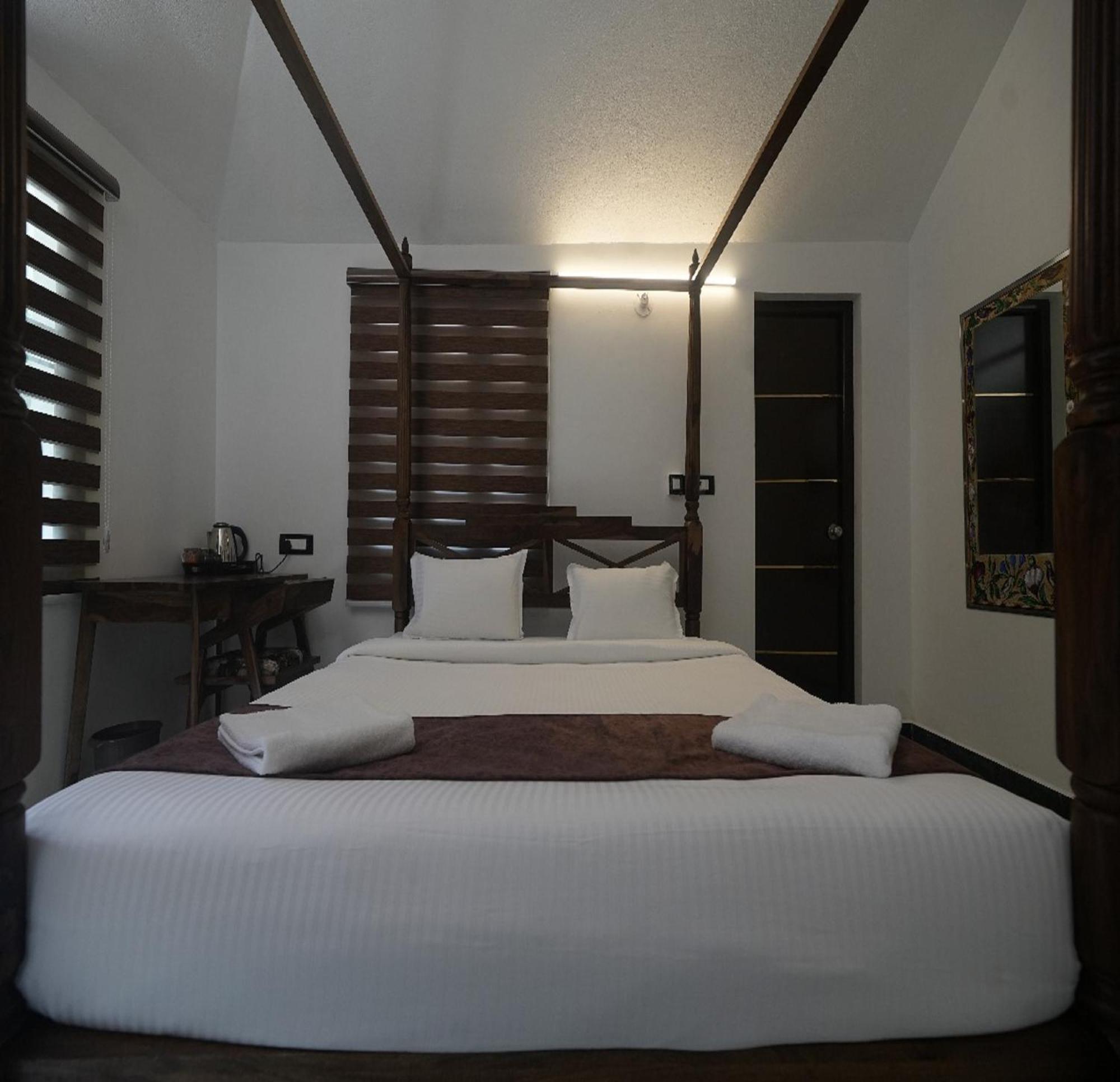 Courtyard Castle Heritage Resort Ποντισερί Εξωτερικό φωτογραφία