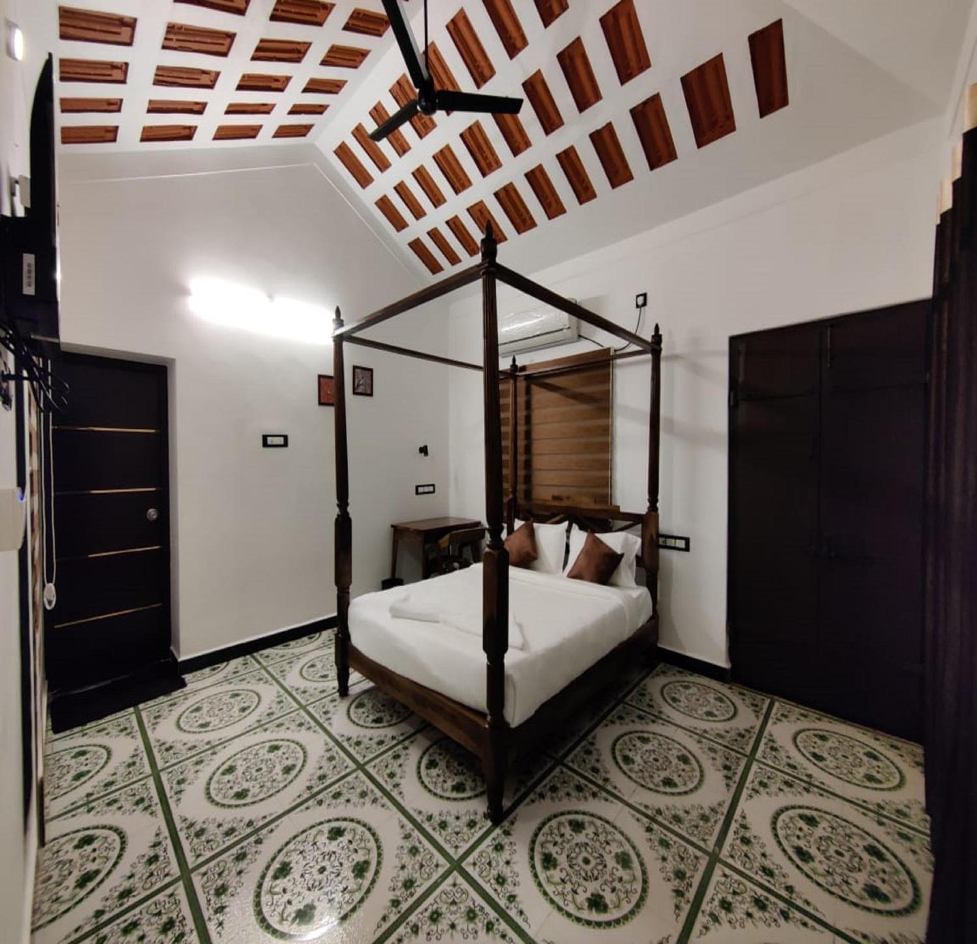 Courtyard Castle Heritage Resort Ποντισερί Εξωτερικό φωτογραφία