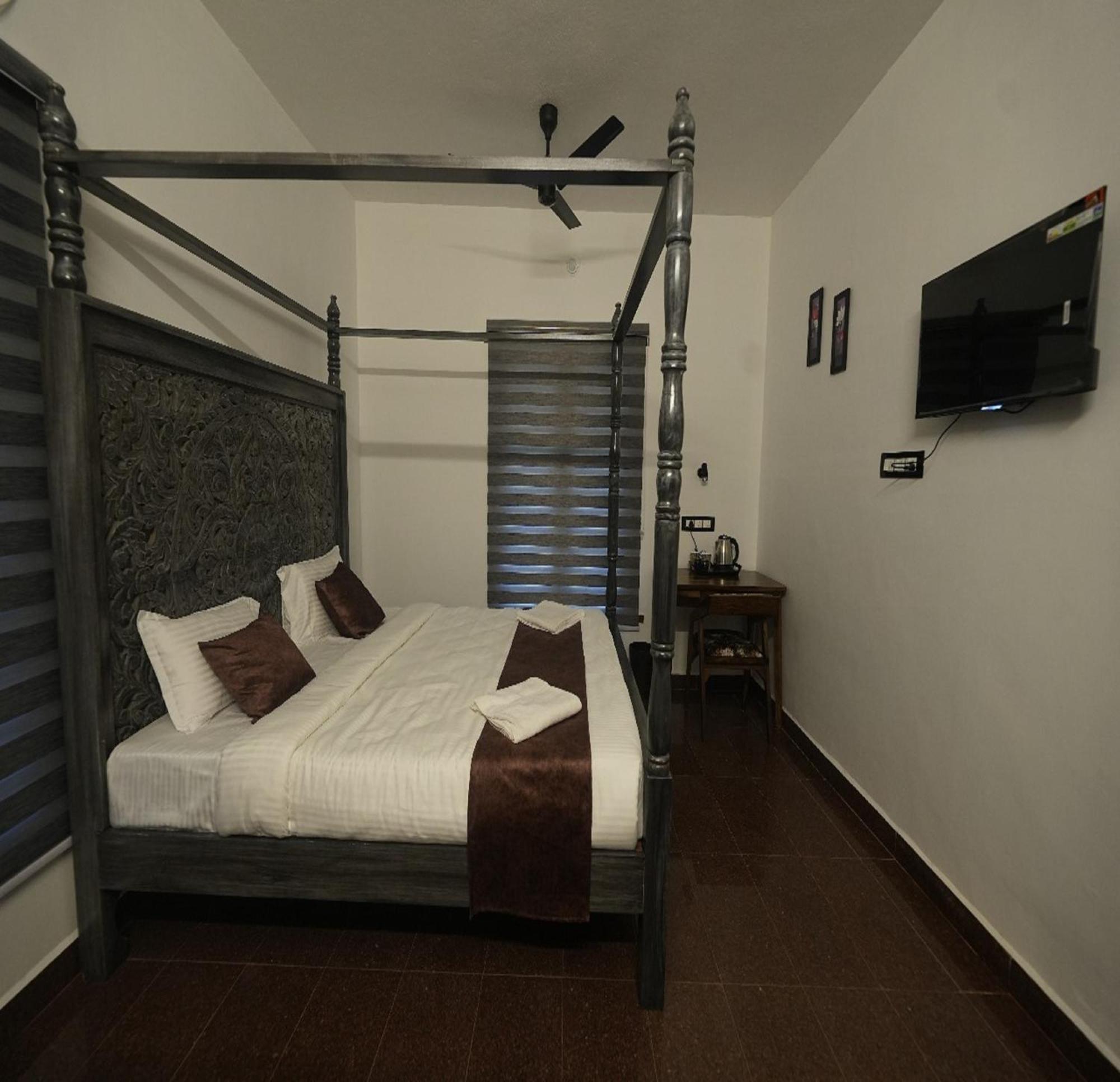 Courtyard Castle Heritage Resort Ποντισερί Εξωτερικό φωτογραφία