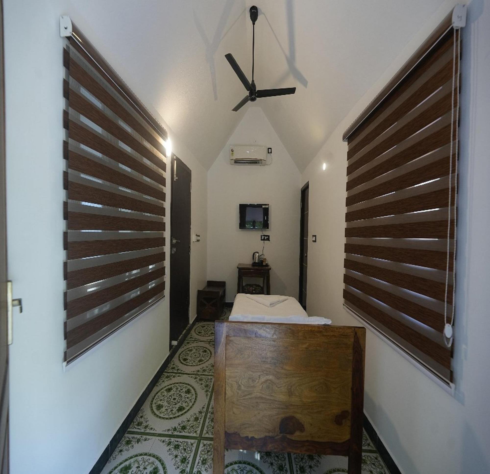 Courtyard Castle Heritage Resort Ποντισερί Εξωτερικό φωτογραφία